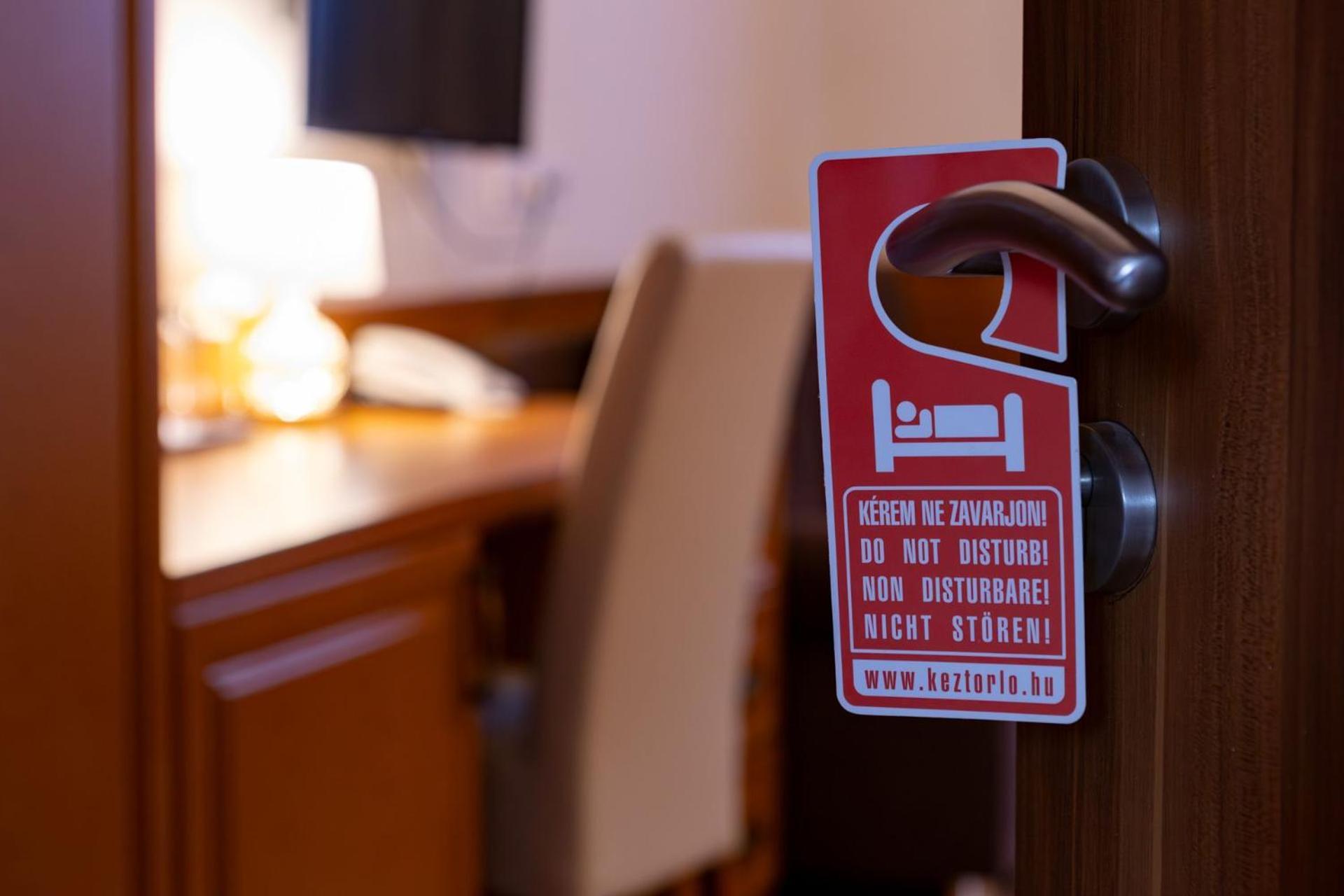 Hotel Barbakan بيتْش المظهر الخارجي الصورة