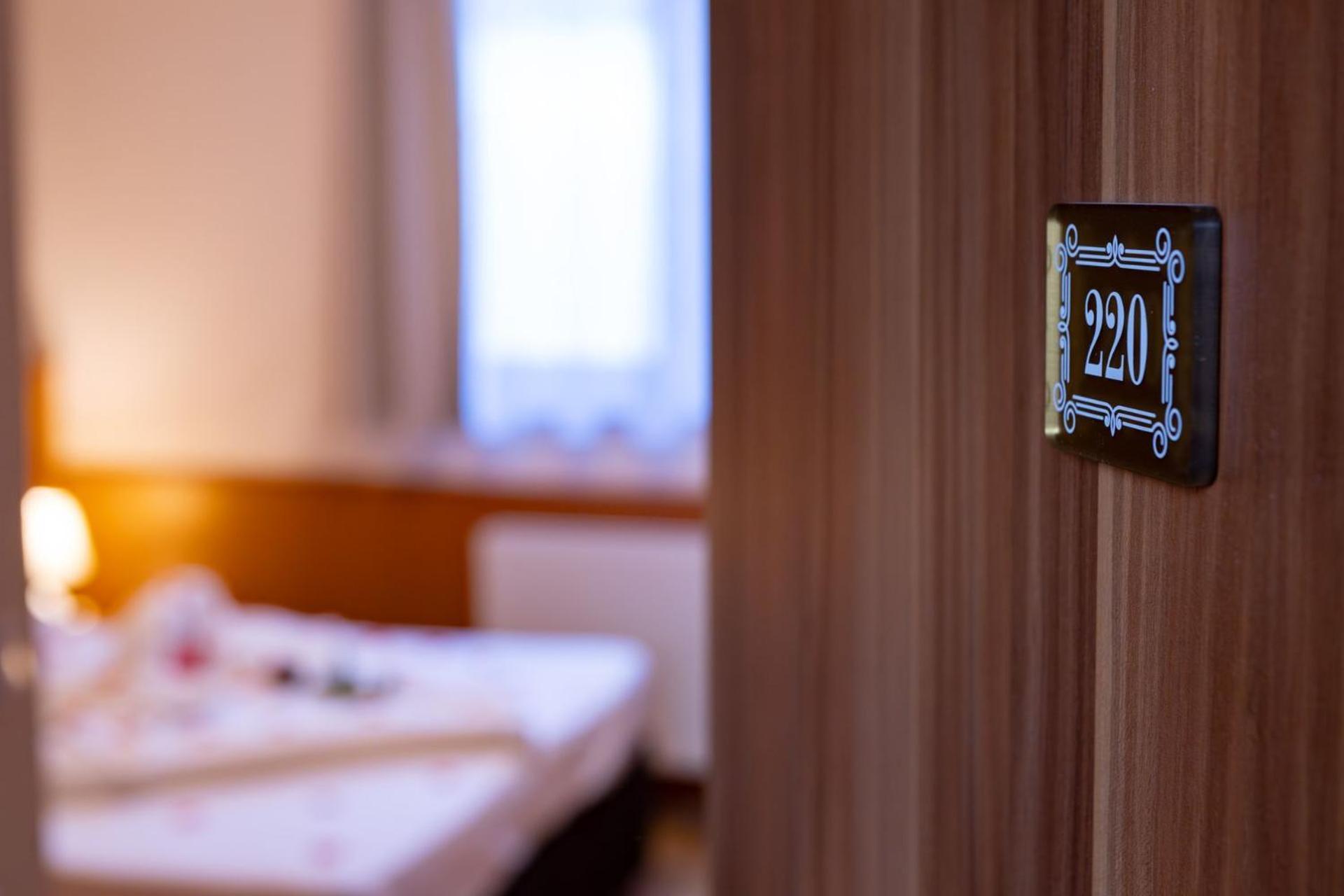 Hotel Barbakan بيتْش المظهر الخارجي الصورة